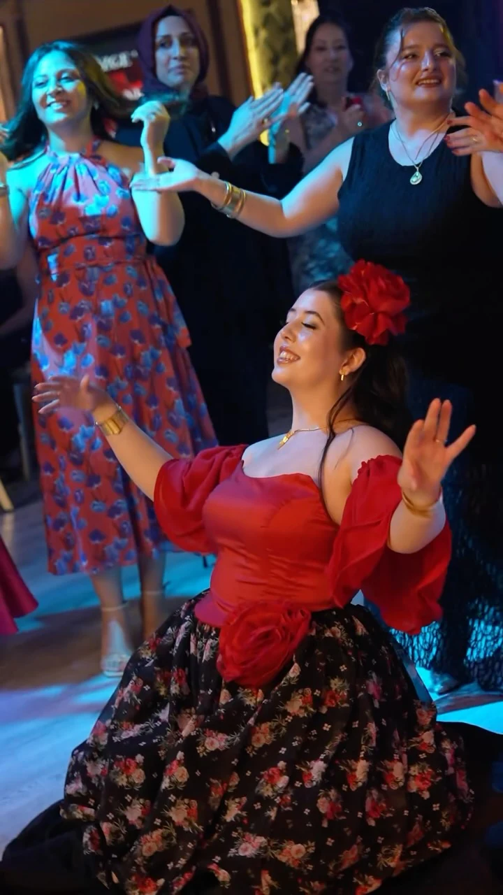 Banquet Deluxe’de kına gecesinde birlikte eğlenen davetliler
